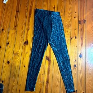 Blackmilk S velvet leggings. Forest green.
